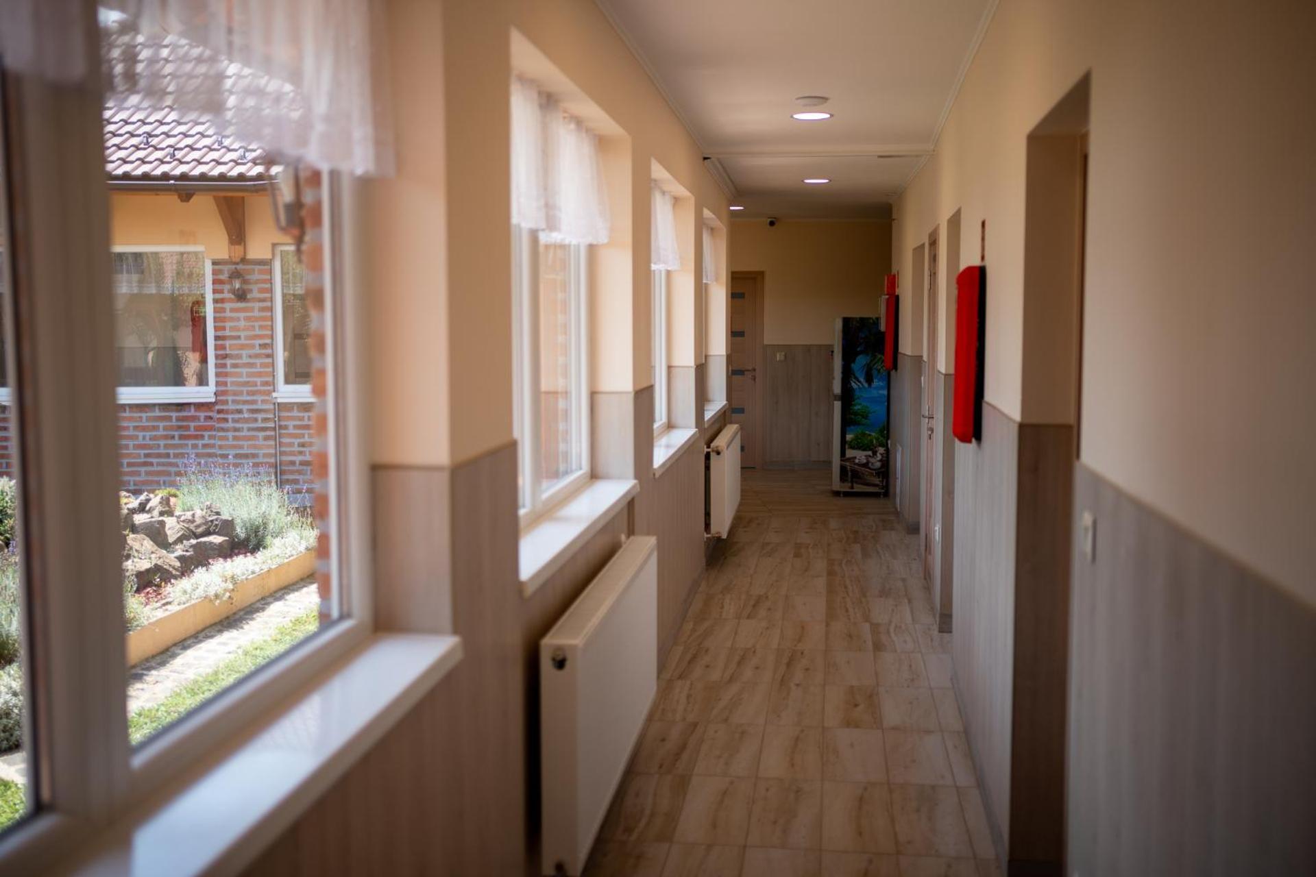 Holiday Apartmanhaz Дьюла Экстерьер фото
