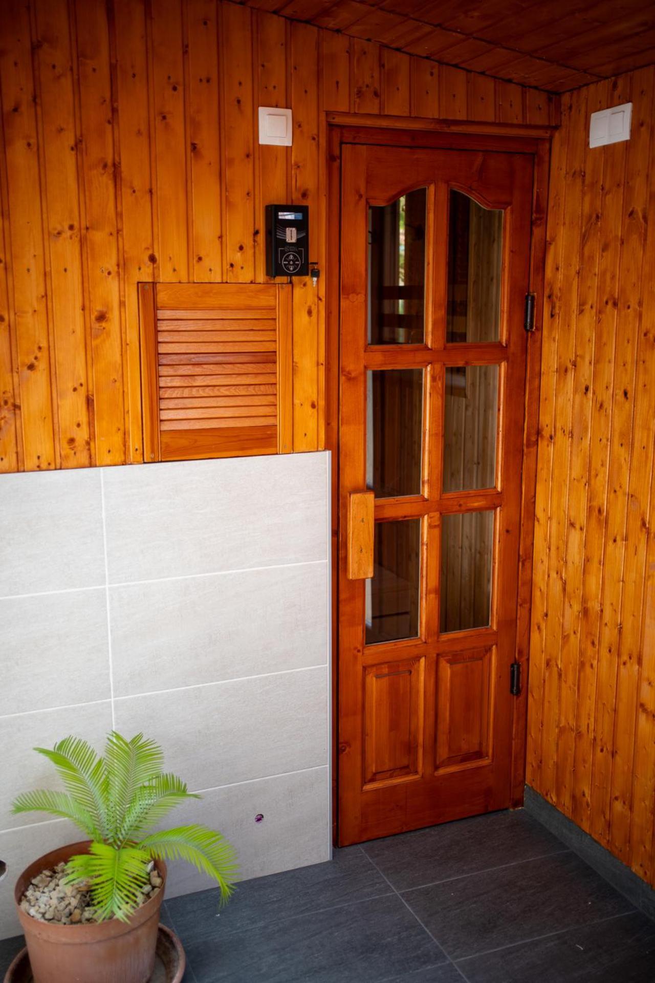 Holiday Apartmanhaz Дьюла Экстерьер фото