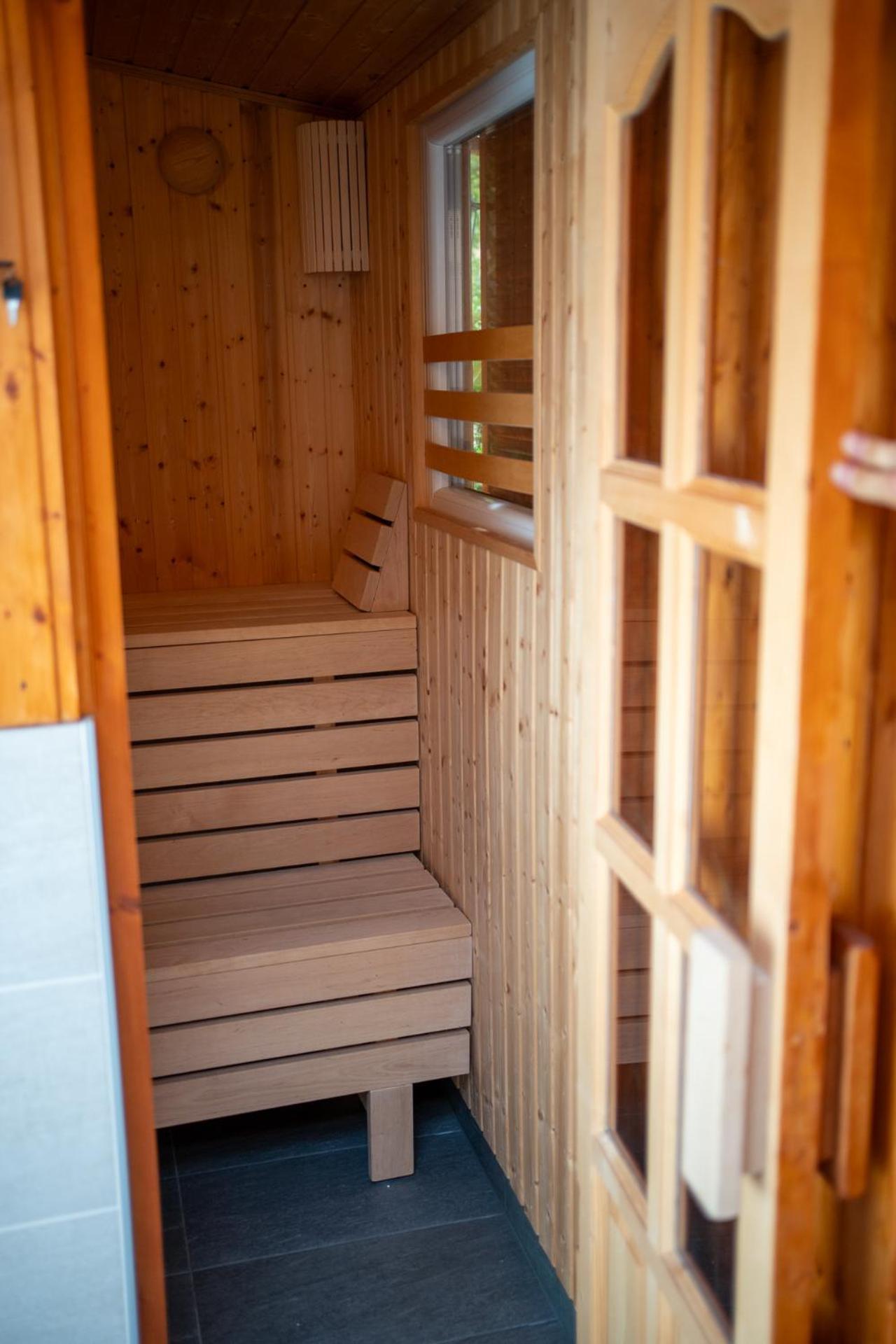 Holiday Apartmanhaz Дьюла Экстерьер фото