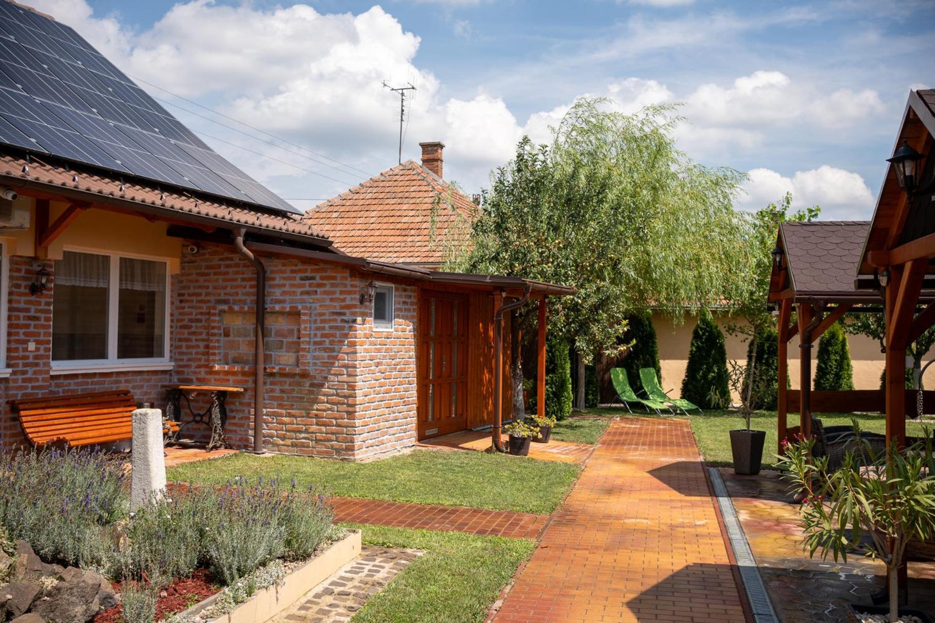 Holiday Apartmanhaz Дьюла Экстерьер фото