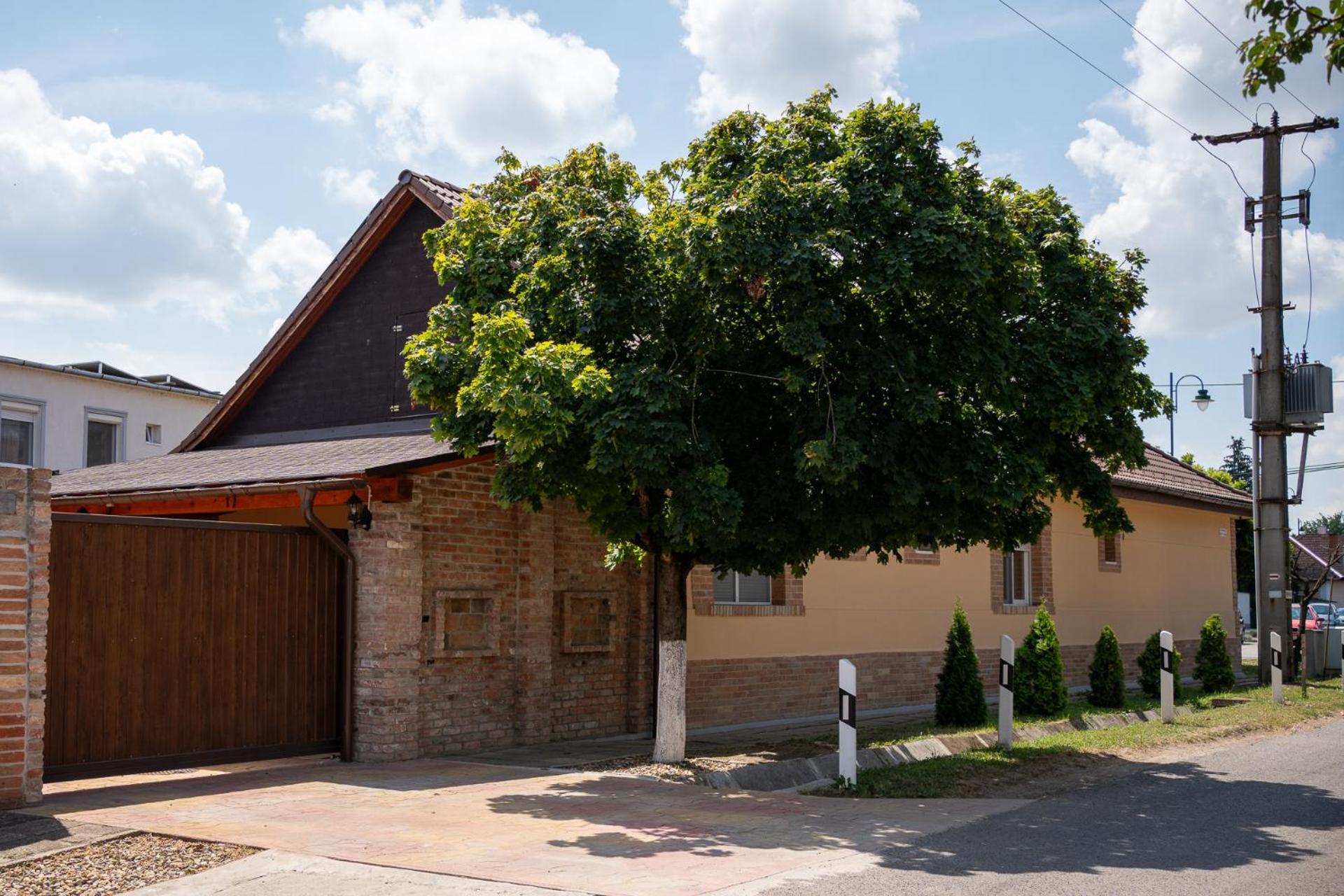 Holiday Apartmanhaz Дьюла Экстерьер фото