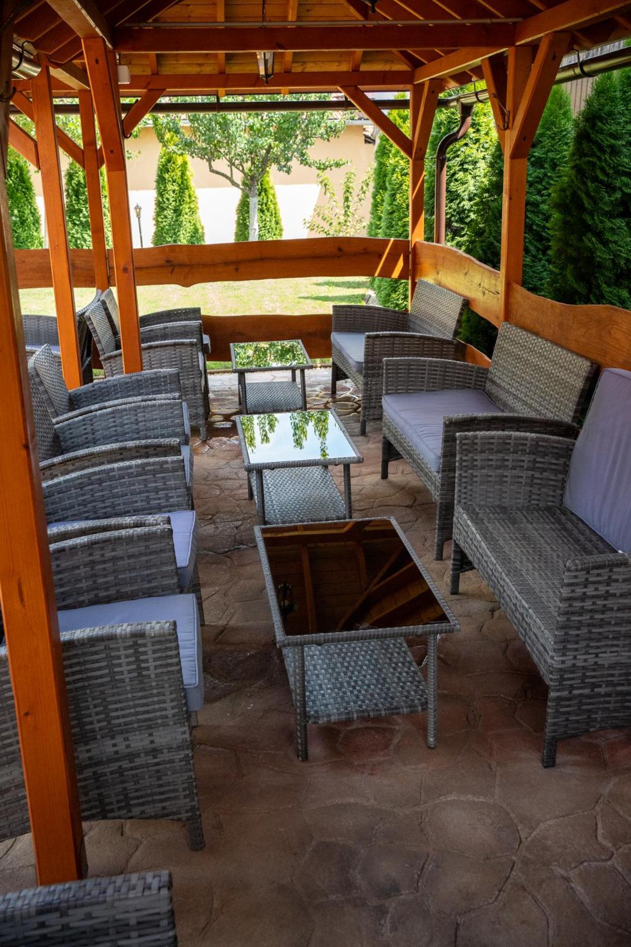 Holiday Apartmanhaz Дьюла Экстерьер фото